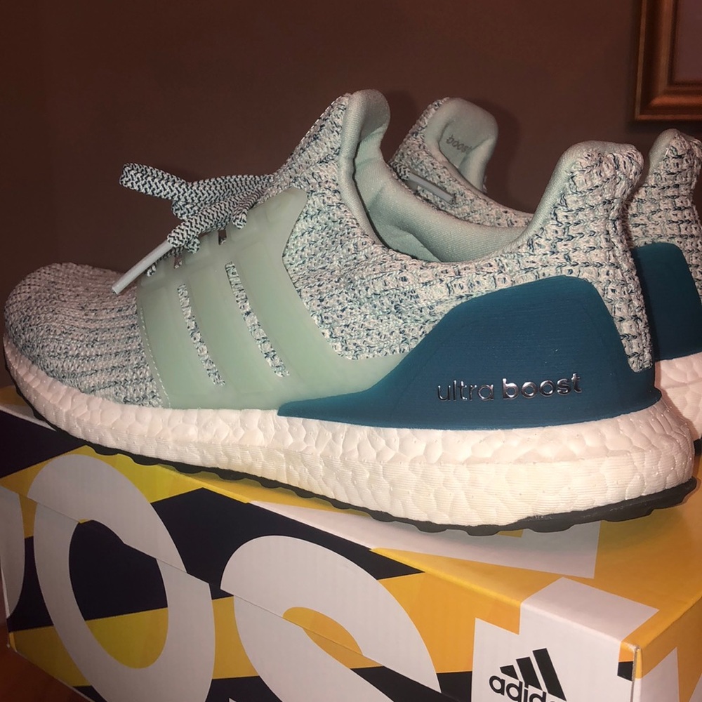 *BRAND NEW* Adidas Ultra Boost size 8 1/2